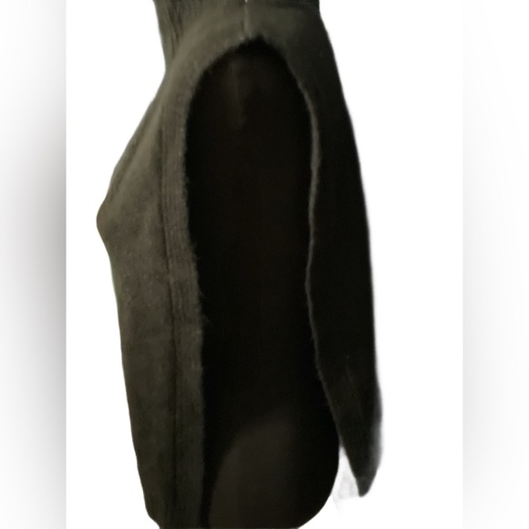 DKNY Black Sweater Vest. One Size NWT - Picture 5 of 5
